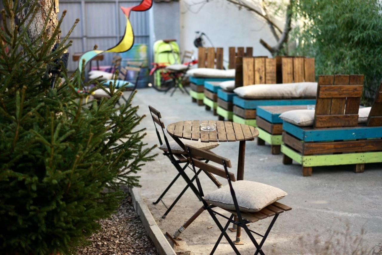 Good People Design Hostel Beograd Bagian luar foto